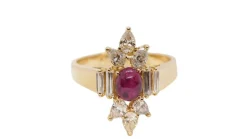 Bague fleur or jaune, cabochon de rubis et diamants