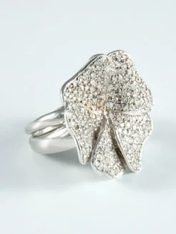Bague Fleur pavage diamants