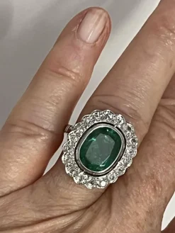 Bague Fleur Platine Or Gris Emeraude Diamants