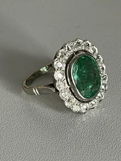 Bague Fleur Platine Or Gris Emeraude Diamants