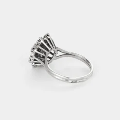 Bague fleur platine, or gris et diamants