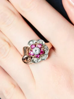 Bague fleur rubis et diamants or rose