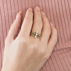 Bague fleur stylisée or jaune, diamants jaunes et bruns