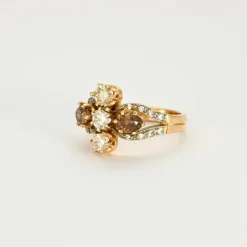 Bague fleur stylisée or jaune, diamants jaunes et bruns