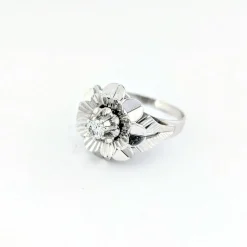 Bague florale en or blanc et diamant