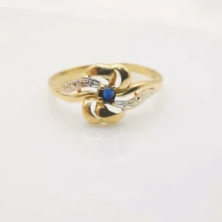 Bague florale or et saphir