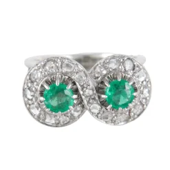 Bague forme 8 Emeraudes Diamants