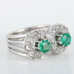 Bague forme 8 Emeraudes Diamants