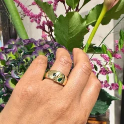 Bague gitane en or jaune 18 carats avec diamants, émeraude et saphir 16771-9001