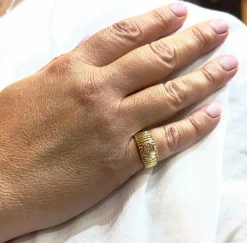 Bague godron or jaune et diamant
