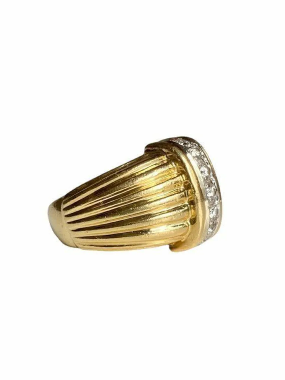 Bague godronnée en or jaune et diamants