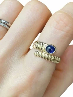 Bague godronnée or jaune en forme de serpent