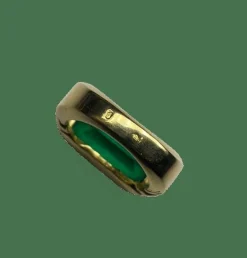 Bague godronnée or jaune, émeraude, diamants