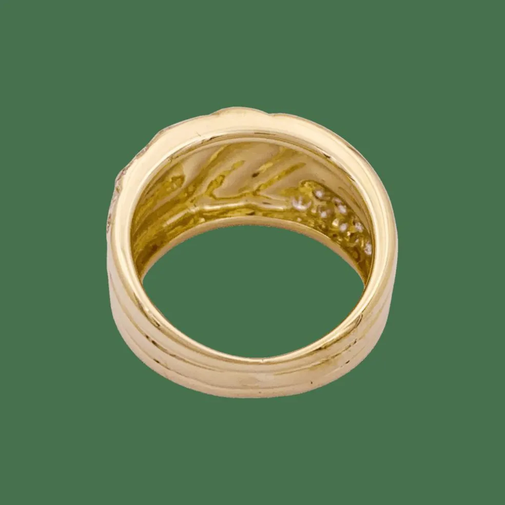 Bague godrons en or jaune et diamants.