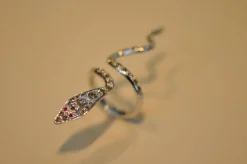 bague grand serpent en or blanc avec diamants naturels