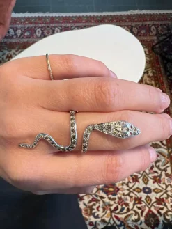 bague grand serpent en or blanc avec diamants naturels