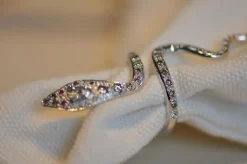 bague grand serpent en or blanc avec diamants naturels
