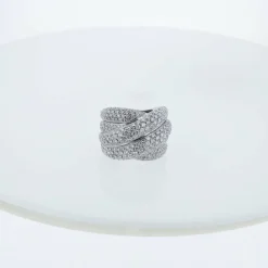 Bague grande en or blanc et diamants