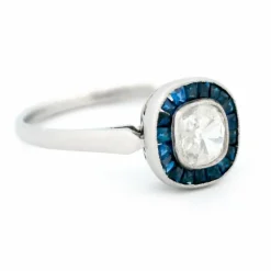 Bague halo en platine avec saphir et diamant