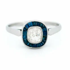 Bague halo en platine avec saphir et diamant