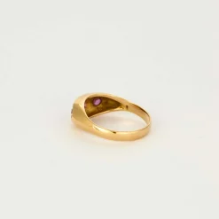 Bague Illusion or jaune, rubis, diamants