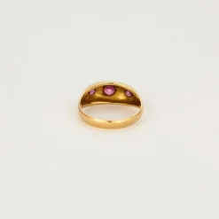Bague Illusion or jaune, rubis, diamants