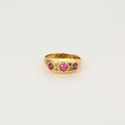 Bague Illusion or jaune, rubis, diamants