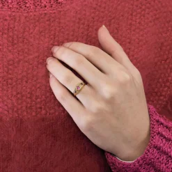 Bague Illusion or jaune, rubis, diamants