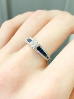 Bague Jarretière Diamants et Saphirs