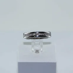 Bague Jarretière pavée de diamants