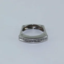 Bague Jarretière pavée de diamants