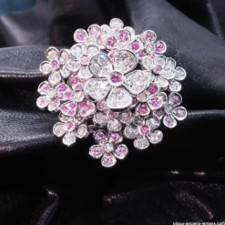 Bague joaillerie or blanc, diamants, saphirs roses