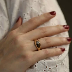 Bague Jonc Anglais en or jaune avec un diamant