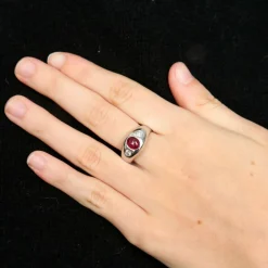 Bague Jonc anglais Rubis cabochon Diamants