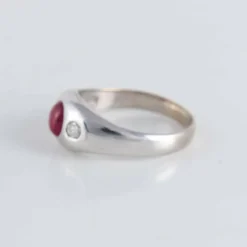 Bague Jonc anglais Rubis cabochon Diamants