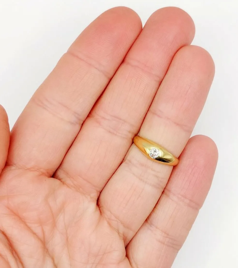 Bague jonc bombé vintage or jaune diamant taille brillant en serti clos, gipsy