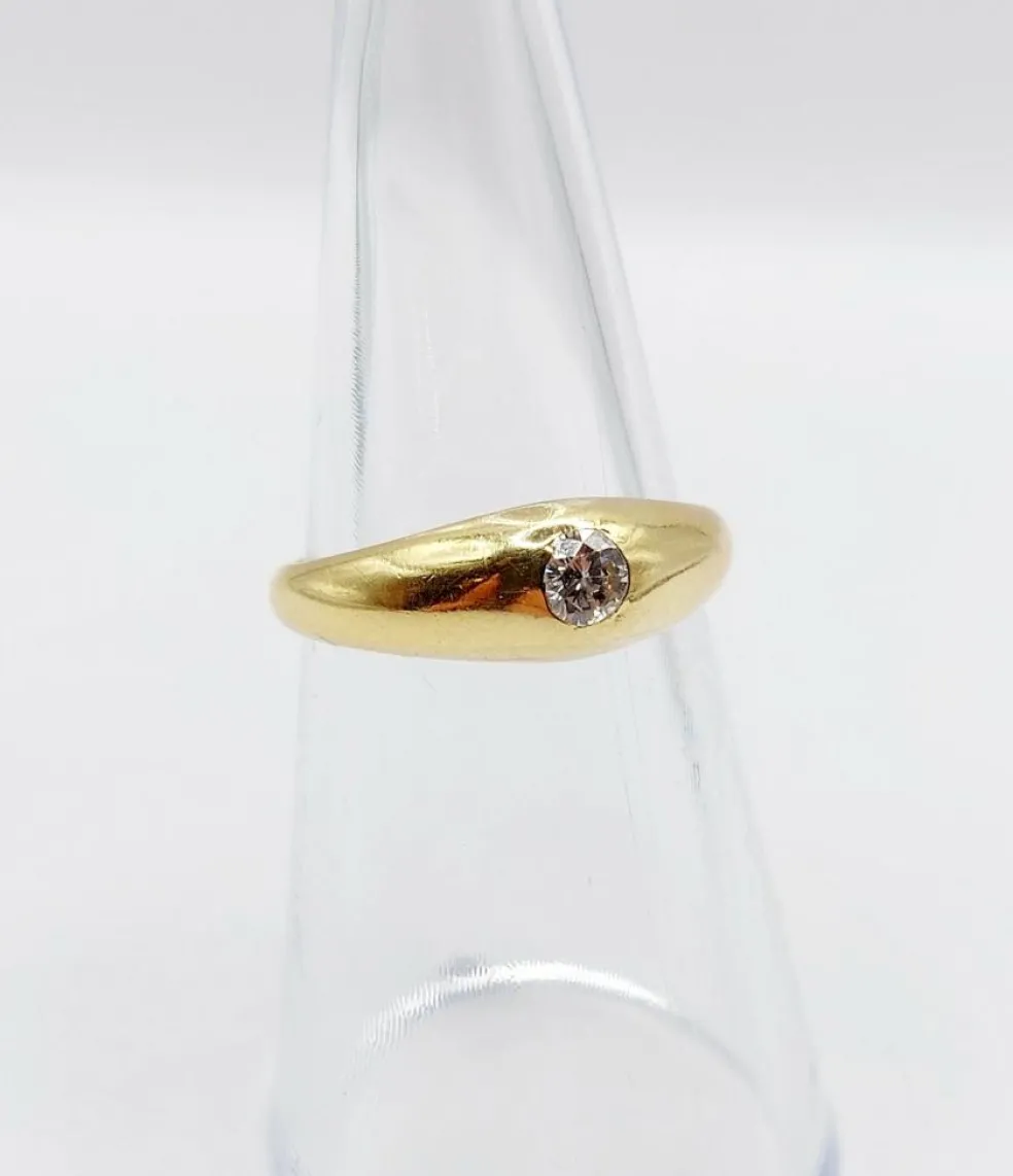 Bague jonc bombé vintage or jaune diamant taille brillant en serti clos, gipsy