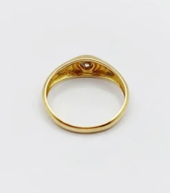 Bague jonc bombé vintage or jaune diamant taille brillant en serti clos, gipsy