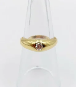 Bague jonc bombé vintage or jaune diamant taille brillant en serti clos, gipsy