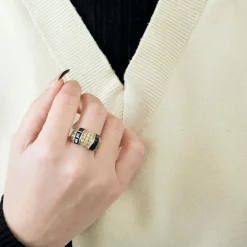 BAGUE JONC DIAMANTS & SAPHIRS.