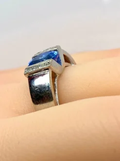 Bague jonc en or blanc 18 carats, saphir et diamants