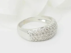Bague jonc en or blanc et diamants