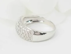 Bague jonc en or blanc et diamants