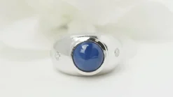Bague jonc en or blanc et saphir étoilé