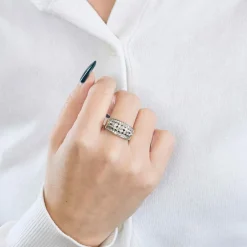Bague jonc en or gris et diamants