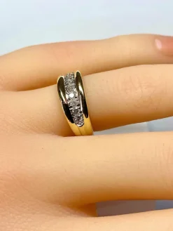 Bague jonc en or jaune 18 carats sertie de 9 diamants
