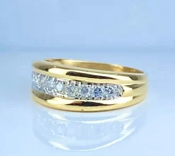 Bague jonc en or jaune 18 carats sertie de 9 diamants
