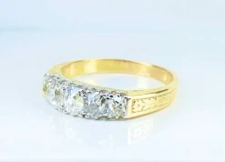 Bague jonc en or jaune 18 carats sertie de 5 diamants, vers 1900