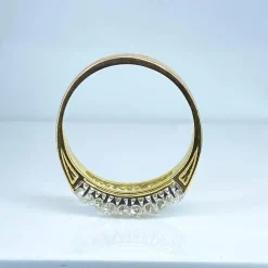 Bague jonc en or jaune 18 carats sertie de 5 diamants, vers 1900