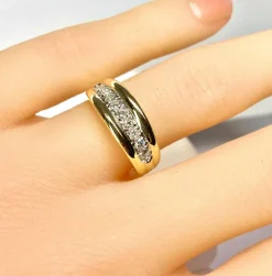 Bague jonc en or jaune 18 carats sertie de 9 diamants